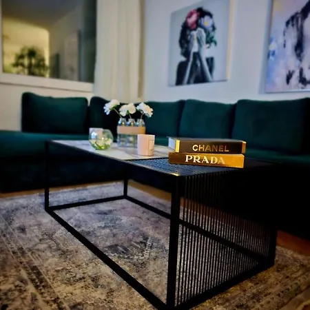 Parkside - Air Albania View * 티라나